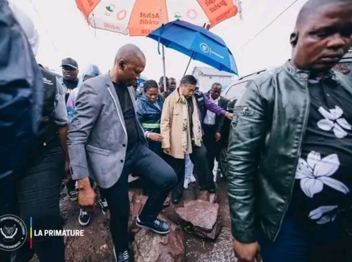 Kinshasa : Judith Suminwa inspecte les travaux de construction et de réhabilitation des infrastructures routières